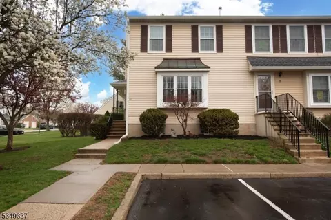 34 Bridington Ln, Somerset, NJ 08873