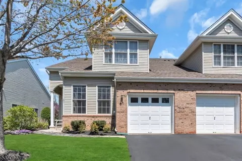 61 Saratoga Ct, Somerset, NJ 08873