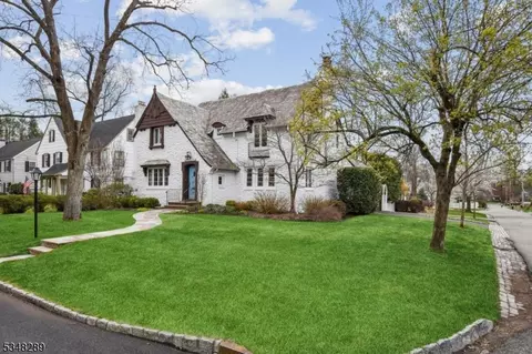28 Pine Ter W, Short Hills, NJ 07078