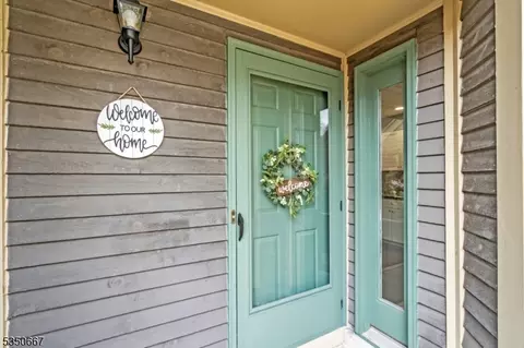 3 Beacon Hill Rd #E, West Milford, NJ 07480