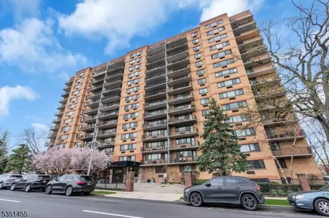 60 Parkway Dr #8E, East Orange, NJ 07017