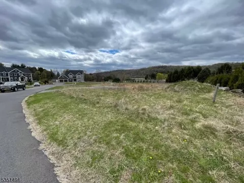 4 Wade Farm Rd, Califon Boro, NJ 07830