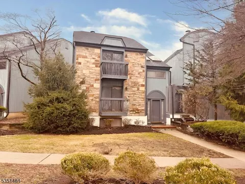 57 Kensington Ct, Hackettstown, NJ 07840
