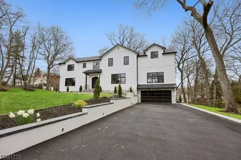 32 Hurley Ave, Wyckoff, NJ 07481