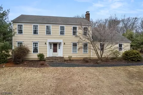 42 Alexandria Dr, Alexandria, NJ 08867