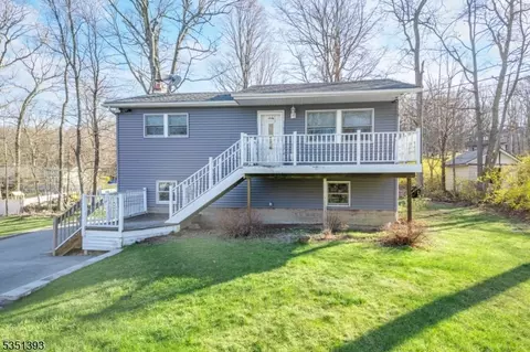 7 Cardinal Rd, Highland Lakes, NJ 07422
