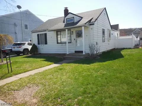 2 Dickens Pl, Wanaque Boro, NJ 07420 photo 1