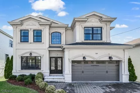 709 6th St, Carlstadt, NJ 07072