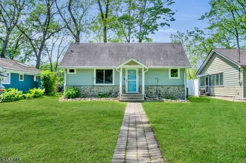 16 N Riverview Ave, Columbia, NJ 07832
