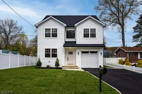 21 N Shore Blvd, Helmetta, NJ 08828