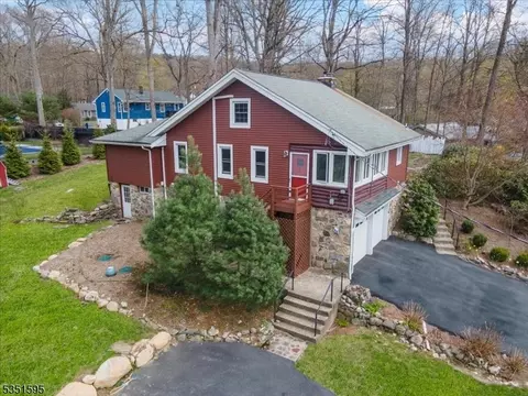208 Cupsaw Dr, Ringwood, NJ 07456
