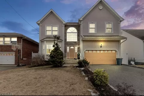 233 N 18th St, Kenilworth, NJ 07033