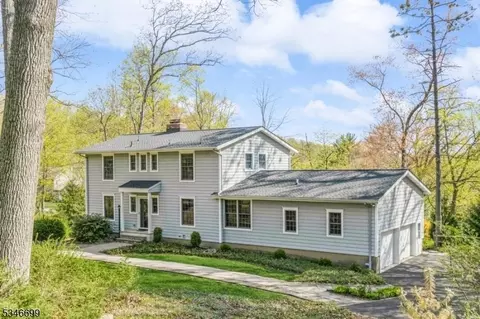 15 Harvey Dr, Bernardsville, NJ 07924