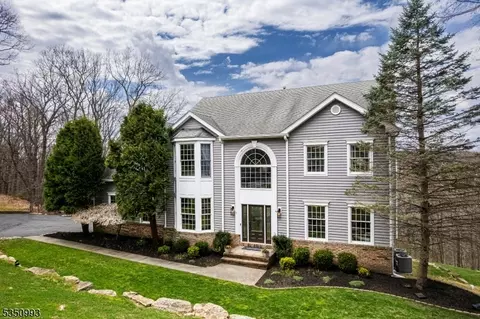 4 Whispering Woods Dr, Flanders, NJ 07836