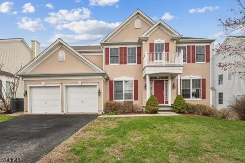 81 Hickory Hill Blvd, Totowa, NJ 07512