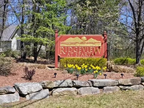 8 Triple Crown Dr, Sparta Twp, NJ 07871