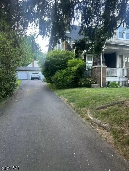 240 Valley Rd, Clifton, NJ 07013