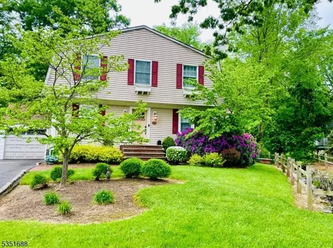 34 Oakwood Ave, Livingston, NJ 07039