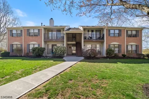 140 Woodward Ln, Basking Ridge, NJ 07920