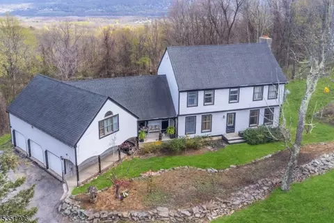 13 Settlers Rd, Sussex, NJ 07461