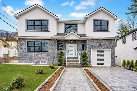 26 Henoch Ave, Clifton, NJ 07013
