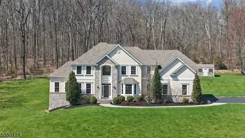 10 Dale Dr, Flemington, NJ 08822