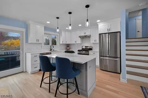 198 Abbe Ln, Clifton, NJ 07013