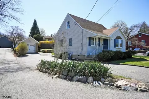 11 Cotter Ave, Butler, NJ 07405