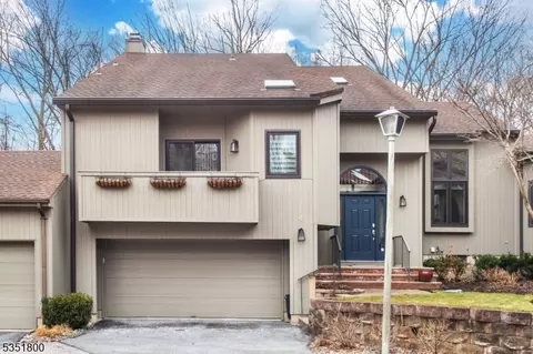 4 Sherwood Dr, Mountain Lakes, NJ 07046