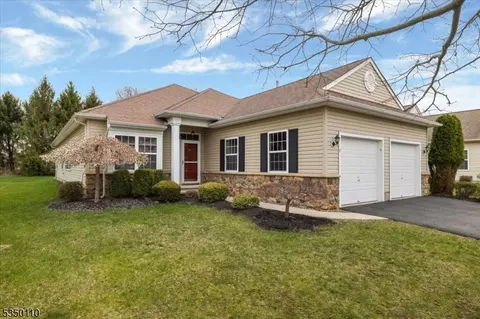 7 Avalon Ct, Somerset, NJ 08873