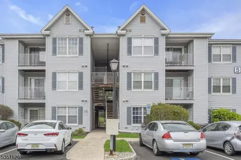 521 Stratford Pl, Bound Brook, NJ 08805