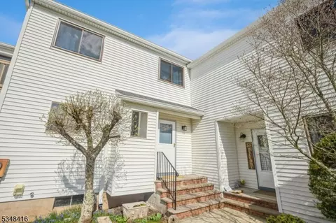 11 Pear Ct, Flemington, NJ 08822