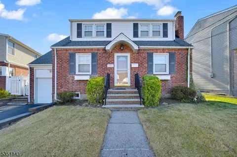 39-46 Sunderland Dr, Fair Lawn, NJ 07410