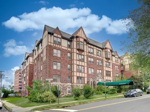 55 Randolph Pl #301, City Of Orange, NJ 07050