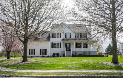 530 Dori Pl, Stewartsville, NJ 08886