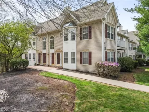 1236 Magnolia Ln, Branchburg, NJ 08876