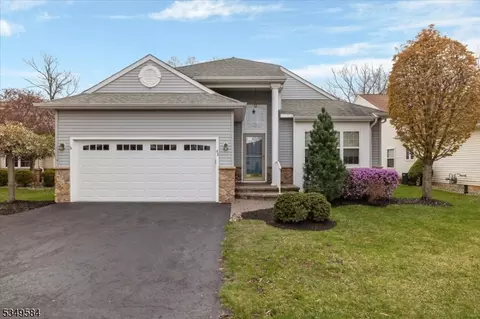92 Renaissance Blvd, Somerset, NJ 08873