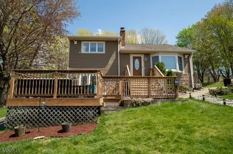 29 Madison Dr, Ogdensburg, NJ 07439
