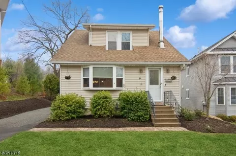 84 Pine St, Verona, NJ 07044