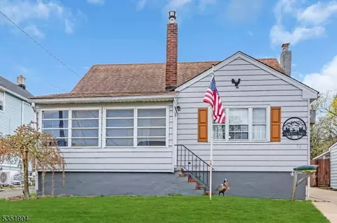 22 Hart St, Sayreville, NJ 08872