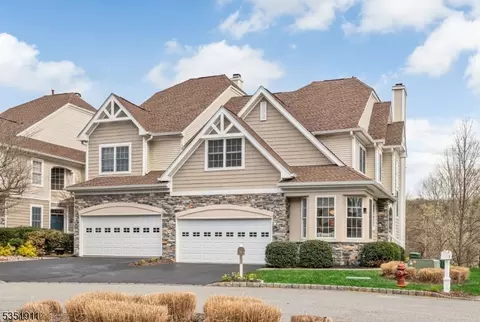 14 Cobblestone Ct, Oakland, NJ 07436