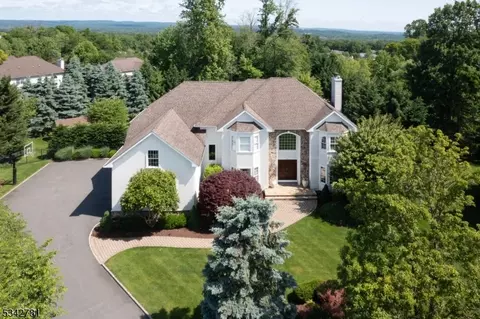 8 Boxwood Way, Warren, NJ 07059