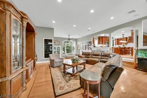 21 Fairmount Rd, Wayne, NJ 07470 photo 4