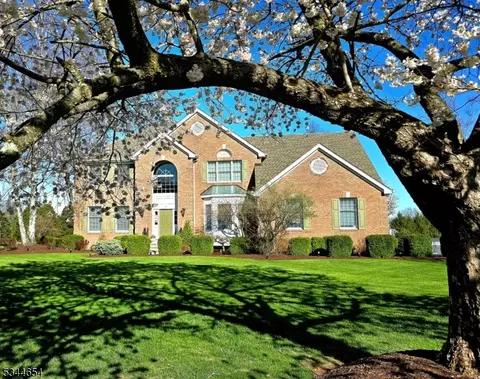 7 Terrill Dr, Tewksbury Twp, NJ 07830