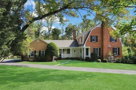 34 Gregory Ln, Warren, NJ 07059