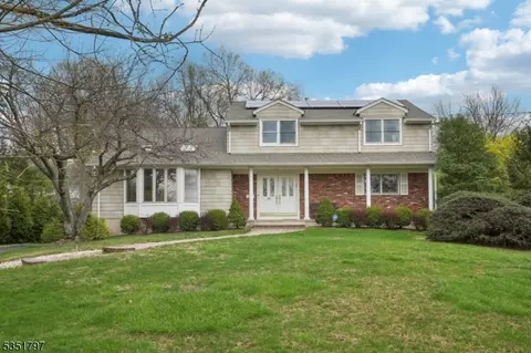 91 N Hillside Ave, Livingston, NJ 07039