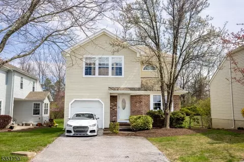 20 Mountain View Ct, Hamburg, NJ 07419