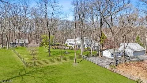 8 Craig Rd, Annandale, NJ 08801