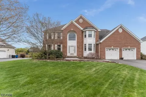 414 Daniel Dr, Stewartsville, NJ 08886