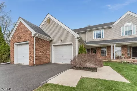 207 Teasel Ct, Whitehouse Station, NJ 08889